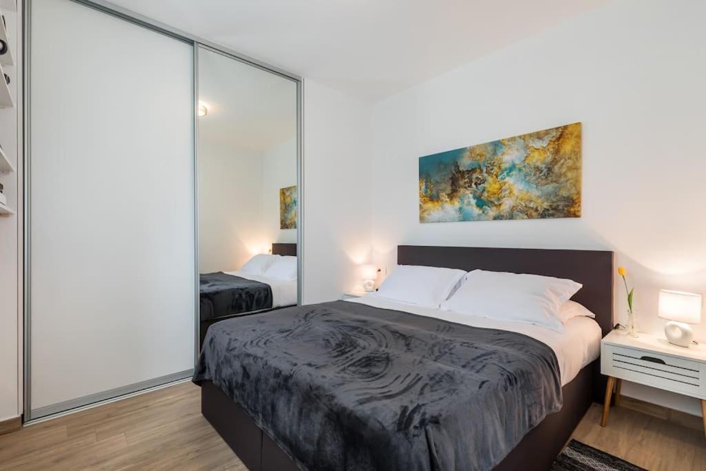 스플리트 Brand New 1Br Near Central Station, Old Town, Beach - 3 Minute Walking 아파트 외부 사진