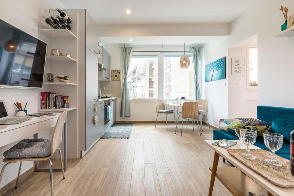 스플리트 Brand New 1Br Near Central Station, Old Town, Beach - 3 Minute Walking 아파트 외부 사진